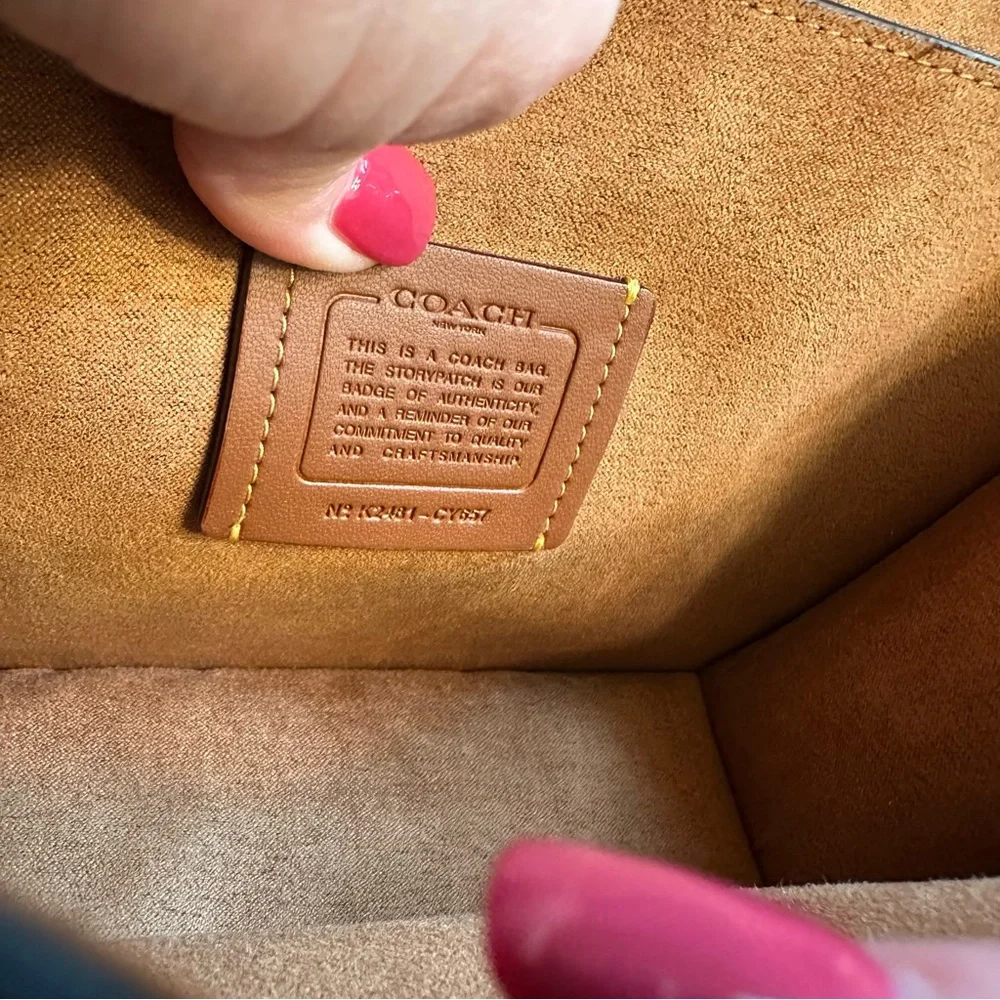 Coach Quinn crossbody in Maple - Picture 2 of 16